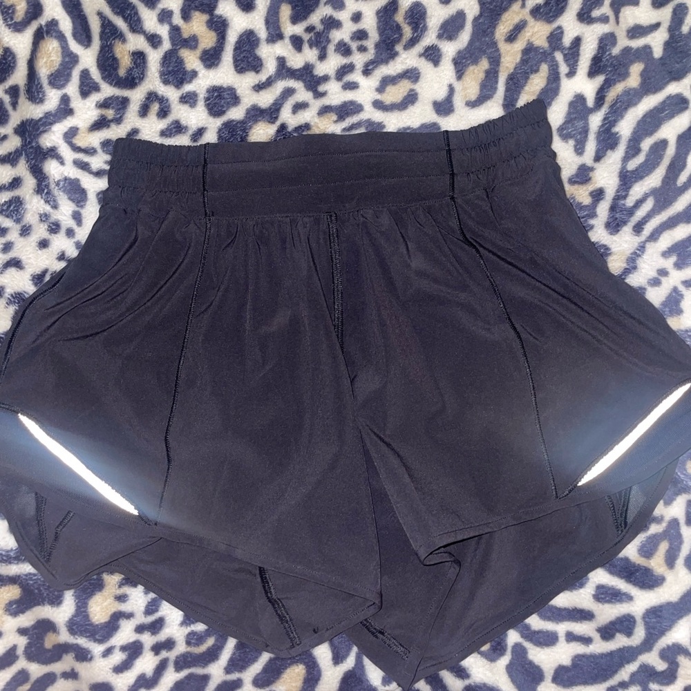 black lululemon shorts